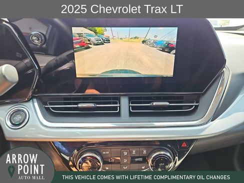 Used 2025 Chevrolet Trax LT w/ LT Convenience Package FWD image 24