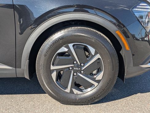 Used 2025 Kia Sportage LX image 11