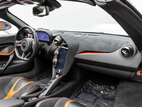 Used 2022 McLaren 720S Spider image 34