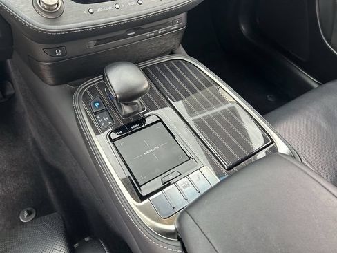 Used 2018 Lexus LS 500 w/ Accessory Package (Z2) RWD image 30