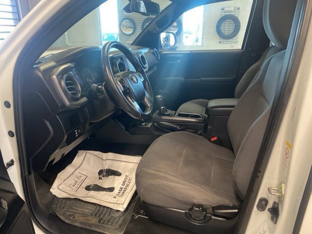 Used 2019 Toyota Tacoma TRD Off-Road w/ Technology Package AWD/4WD image 23
