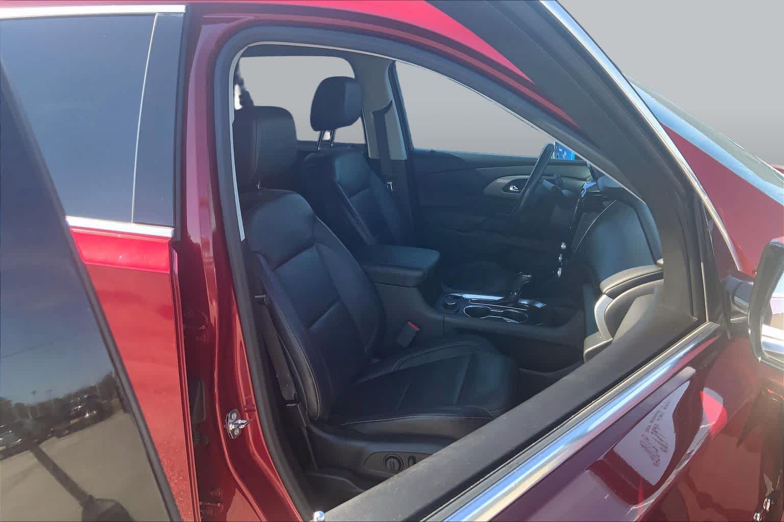 Used 2018 Chevrolet Traverse LT FWD image 9