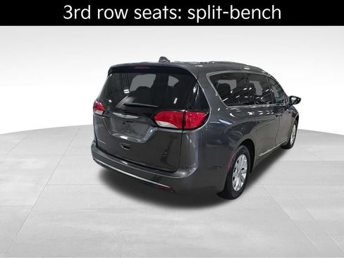 Used 2018 Chrysler Pacifica Touring-L image 8