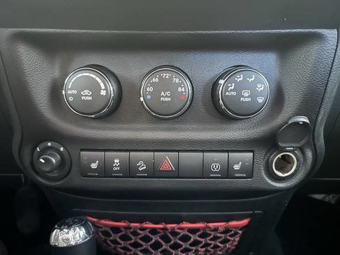 Used 2017 Jeep Wrangler Unlimited Rubicon image 37