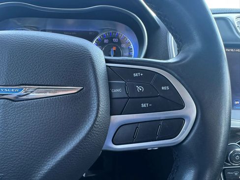 Used 2018 Chrysler 300 Touring w/ Driver Convenience Group image 21
