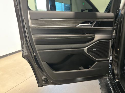 Used 2022 Jeep Wagoneer Series III w/ Flexible Seating Group AWD/4WD image 34