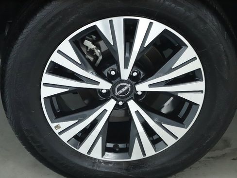 Used 2023 Nissan Rogue SV w/ SV Premium Package image 12