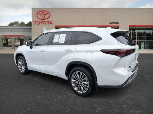 Certified 2025 Toyota Highlander Platinum AWD/4WD image 6