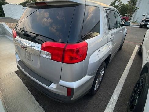 Used 2017 GMC Terrain SLE FWD image 3