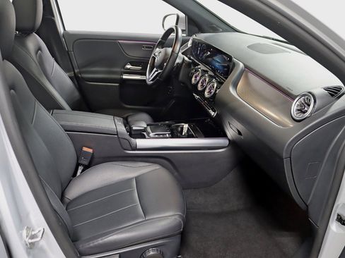 Used 2022 Mercedes-Benz GLA 250 4MATIC w/ Premium Package Lite image 36