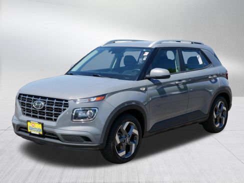 Used 2021 Hyundai Venue SEL FWD image 3