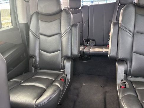 Used 2019 Cadillac Escalade ESV Luxury image 31