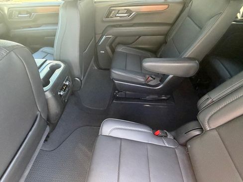 Used 2025 GMC Yukon XL Denali AWD/4WD image 14