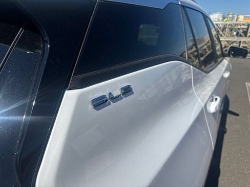 Used 2023 GMC Terrain SLE w/ Driver Convenience Package FWD image 15