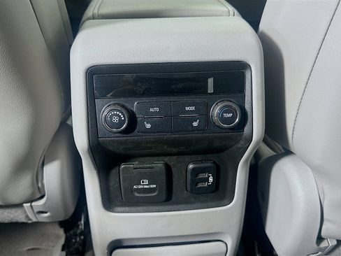 Used 2017 GMC Acadia SLT FWD image 25