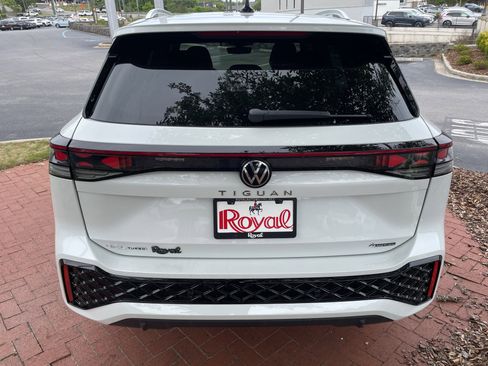 New 2026 Volkswagen Tiguan SEL R-Line AWD/4WD image 5