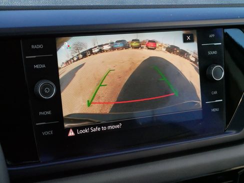 Certified 2022 Volkswagen Taos SE w/ Panoramic Sunroof Package image 30