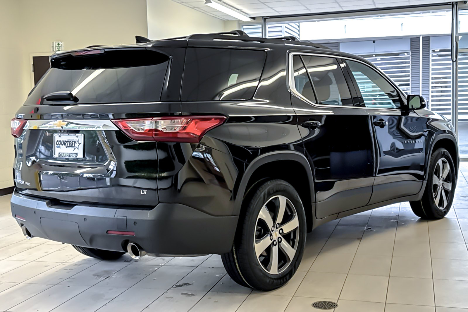 Used 2020 Chevrolet Traverse LT w/ LT Premium Package AWD/4WD image 4