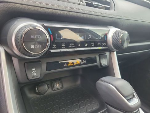 Used 2023 Toyota RAV4 XLE Premium image 21