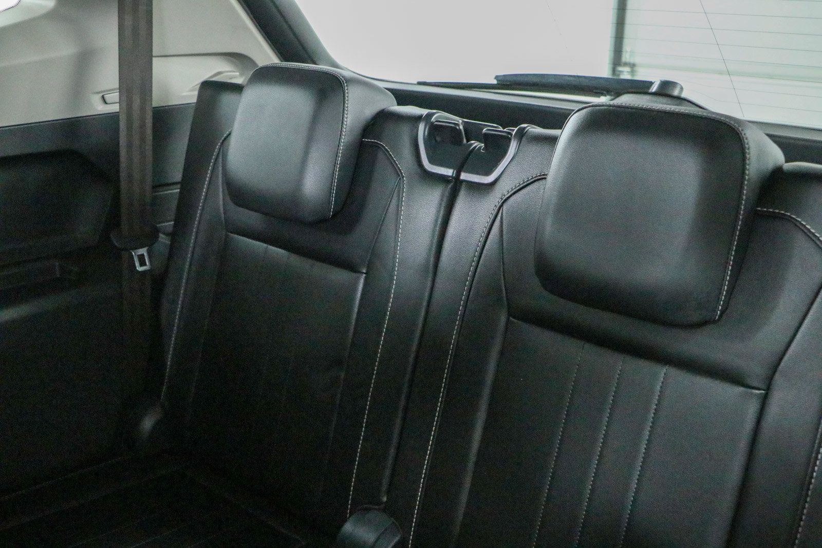 Used 2023 Volkswagen Tiguan SE w/ Panoramic Sunroof Package FWD image 26