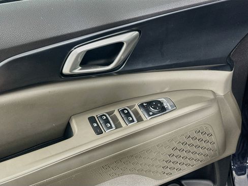 Used 2025 Kia Carnival FWD image 15