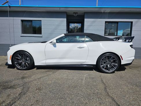 Used 2022 Chevrolet Camaro ZL1 RWD image 2