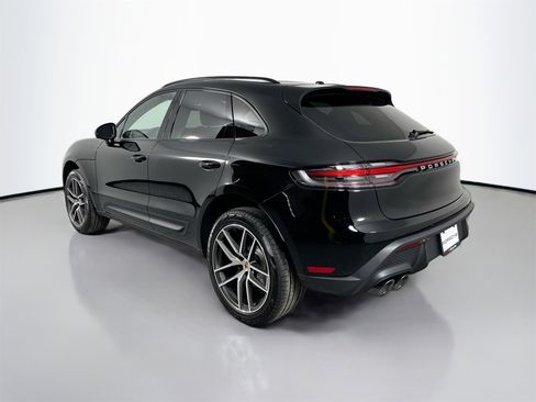Certified 2026 Porsche Macan image 3