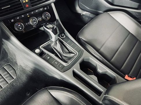 Used 2024 Volkswagen Jetta SE image 23