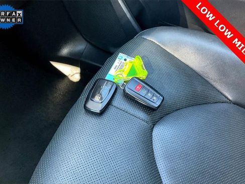 Used 2023 Toyota Highlander Limited image 11