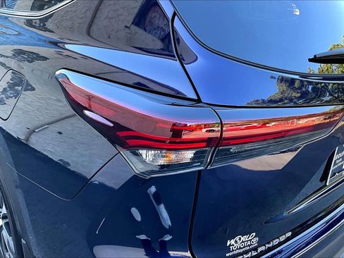 Certified 2025 Toyota Highlander XLE FWD image 29