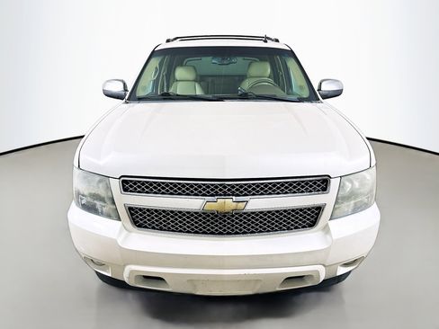 Used 2011 Chevrolet Avalanche LTZ image 2