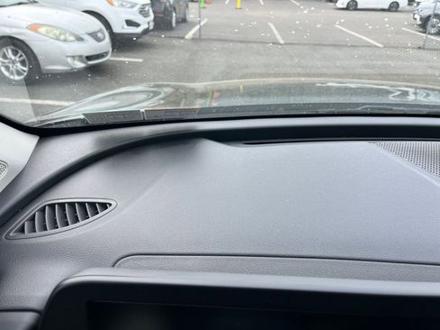 Used 2025 Kia Sportage LX FWD image 32