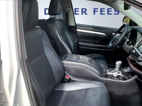 Used 2017 Toyota Highlander XLE image 29