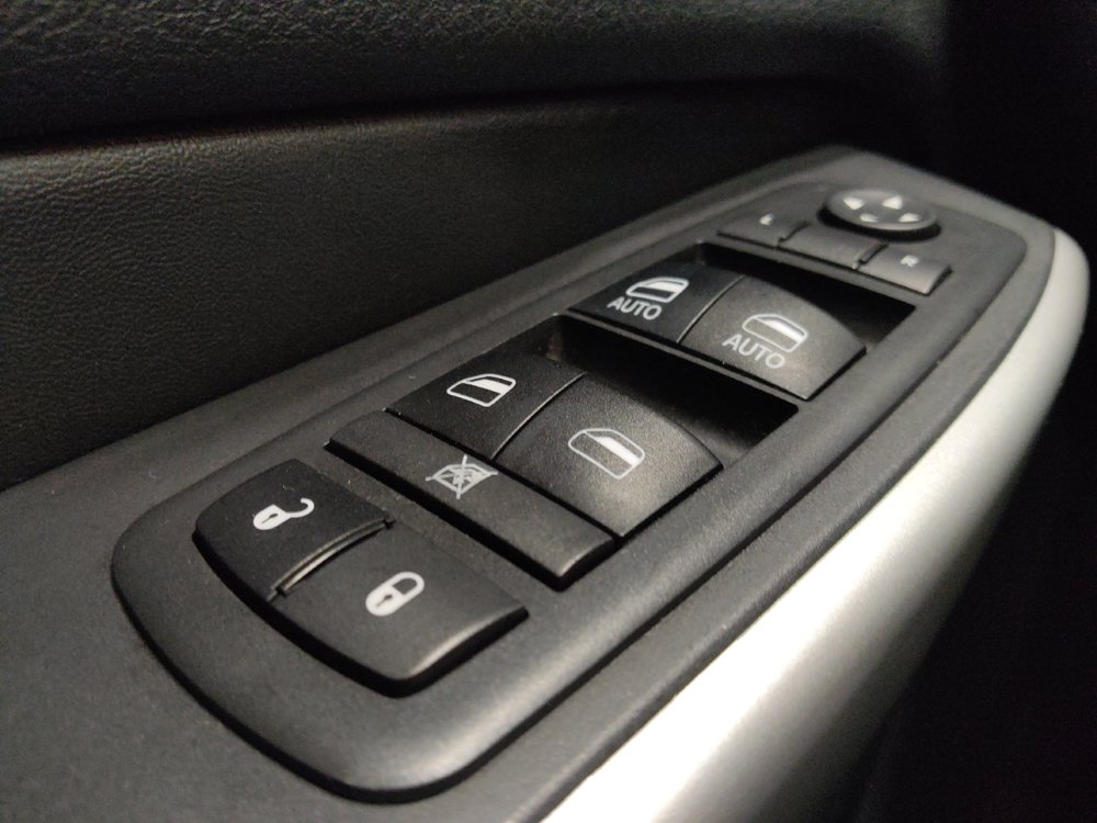 Used 2018 Jeep Cherokee Latitude Plus FWD image 27