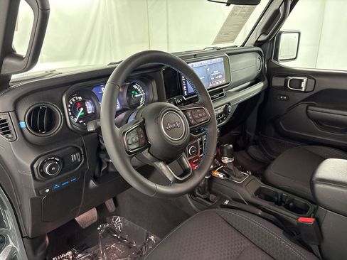 Used 2025 Jeep Wrangler Unlimited Rubicon 4xe w/ Safety Group AWD/4WD image 4