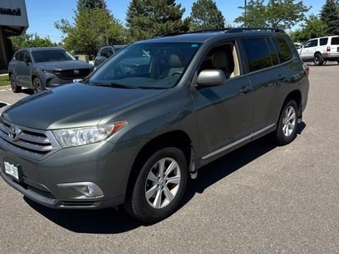 Used 2013 Toyota Highlander SE AWD/4WD image 2