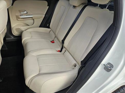 Used 2025 Mercedes-Benz GLA 250 image 17