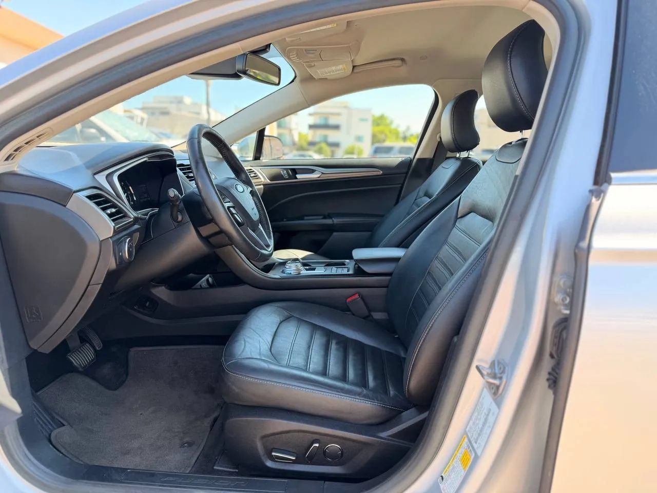 Used 2017 Ford Fusion SE w/ Equipment Group 602A FWD image 24