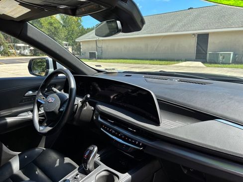 Used 2025 Cadillac XT4 Premium Luxury FWD image 25