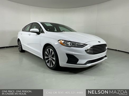 Used 2019 Ford Fusion SE image 1