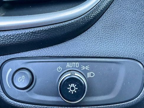 Used 2018 Chevrolet Trax LT w/ LT Convenience Package image 16