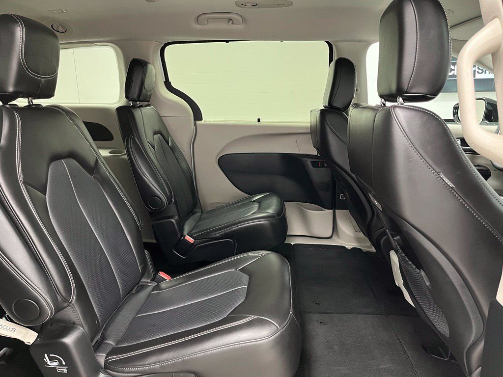 Used 2024 Chrysler Pacifica Touring-L FWD image 54