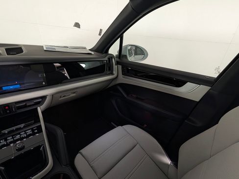 New 2026 Porsche Cayenne image 23