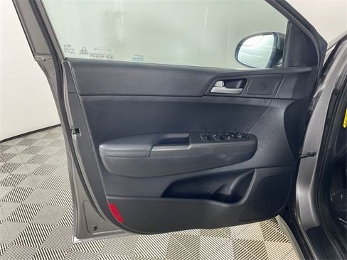 Used 2018 Kia Sportage LX image 16