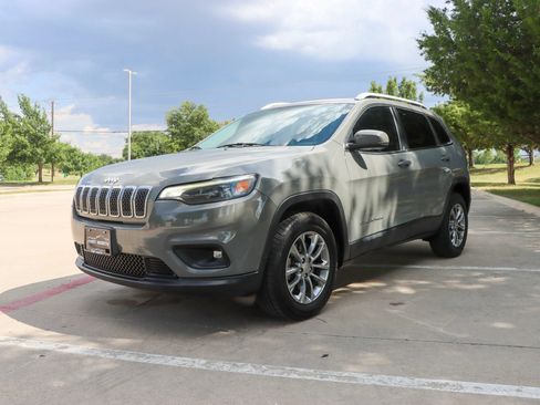 Used 2020 Jeep Cherokee Latitude Plus AWD/4WD image 3