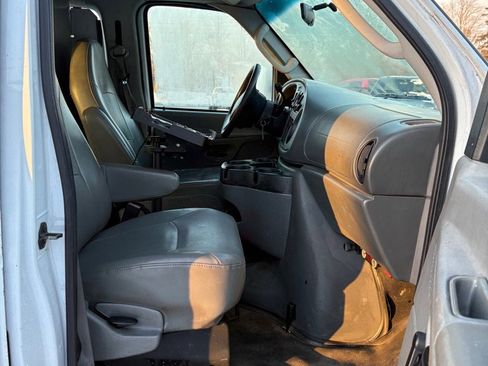 Used 2008 Ford E-350 and Econoline 350 Extended Super Duty image 10