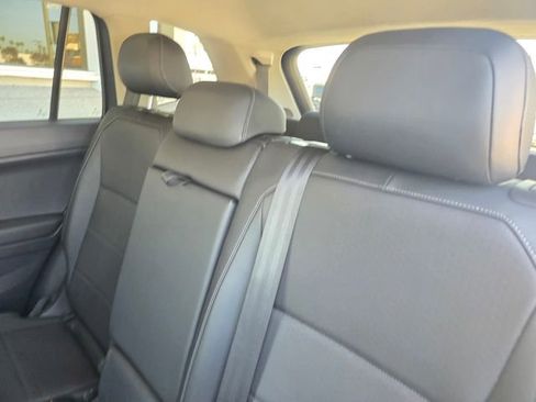 Used 2018 Volkswagen Tiguan SE image 10