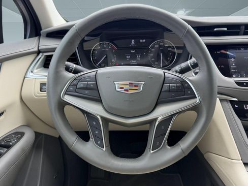 Used 2022 Cadillac XT5 Premium Luxury FWD image 9