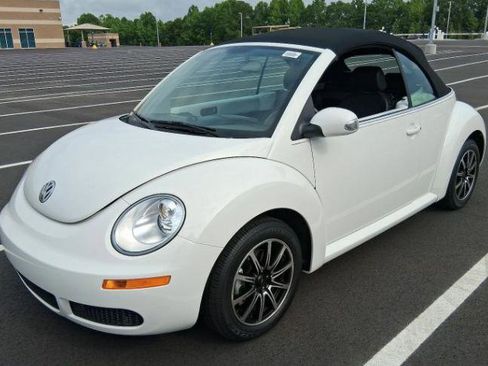 Used 2009 Volkswagen Beetle S FWD image 2