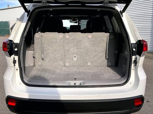 Used 2018 Toyota Highlander XLE AWD/4WD image 31